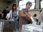 Warga-Jepang-Mencoblos.jpg
