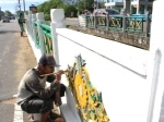 Warga-Mengecat-jembatan-di-Kalbar.jpg