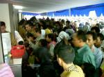 Warga-antre-di-masjid-istiqlal-2.jpg