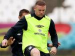 Wayne-Rooney-latian-pake-rompi.jpg