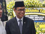 Yuliot-Tanjung-di-rumah-duka-Darwin-Zahedy-Saleh.jpg