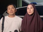 Hanung dan Zaskia Sambangi Denpom Jaya, Pastikan Pelaku Penganiayaan Karyawan Ditahan