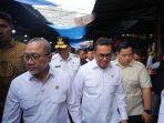 Tinjau Pasar di Makassar, Menko Zulhas Pastikan Harga Bahan Pokok Masih Stabil