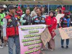 a-aksi-dari-sejumlah-pengemudi-ojek-online-atau-ojo.jpg