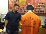a-faisal-hanafi-pelaku-pembunuhan-terhadap-cici-anisa-dihadirkan_20171010_122438.jpg