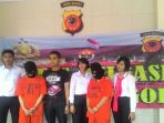 aa-27-dan-istrinya-sp-ditangkap-polisi-setelah_20161129_122435.jpg