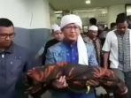 aa-gym-gendong-sang-cucu-hingga-liang-lahat_20180521_154006.jpg