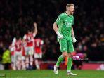 aaron-ramsdale-merayakan-setelah-gelandang-inggris-arsenal-emile.jpg