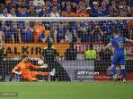 aaron-ramsey-gagal-penalti-final-liga-europa.jpg