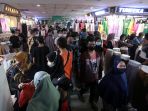 abaikan-prokes-warga-padati-pasar-tanah-abang-untuk-berbelanja_20210502_201722.jpg