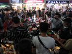 abaikan-prokes-warga-padati-pasar-tanah-abang-untuk-berbelanja_20210502_205126.jpg
