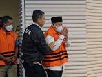 abdul-ghani-kasuba-resmi-mengenakan-rompi-oranye-kpk.jpg