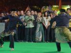 abdul-halim-iskandar-gus-halim-saat-puncak-peringatan-ke-1-hari-bum-desa.jpg