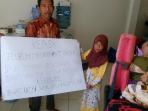 abdul-mutolib-dilla-dan-fauzi-saat-menunggu-humaida-di-rs-panglima-sebaya_20161029_133321.jpg