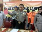 abg-merampas-ponsel_20161028_075255.jpg