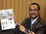 abraham-samad-tunjukkan-bukti-foto-rekayasa_20150202_204926.jpg