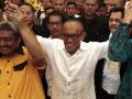 aburizal-bakrie-berbaju-putih.jpg