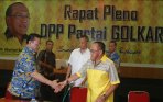 aburizal-bakrie-pimpin-rapat-pleno-munas-partai-golkar_20141124_192338.jpg