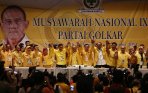 aburizal-bakrie-terpilih-kembali-secara-aklamasi_20141203_202949.jpg