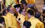 aburizal-bakrie-terpilih-kembali-secara-aklamasi_20141203_203201.jpg