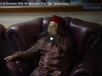 abusyik-tiba-di-bandara-sim-air-matanya-pun-tak-terbendung_20171211_103556.jpg