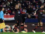 ac-milan-brasil-junior-messias-kiri-merayakan-dengan-rekan-satu.jpg
