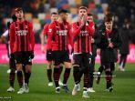 ac-milan-memberikan-tepuk-tangan-kepada-pendukung-mereka-di-akhir.jpg
