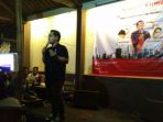 acara-open-mic-yang-diselenggarakan-oleh-komunitas-stand-up-comedy_20171119_135133.jpg