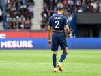 achraf-hakimi-setelah-menerima-kartu-merah-lawan-lorient.jpg