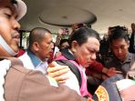achsanul-qosasi-kenakan-rompi-merah-muda_20231103_193851.jpg