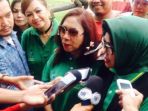 aciek-lutfiana-saat-diwawancarai-media_20161216_160205.jpg