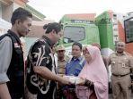 act-sumbang-paket-makanan.jpg