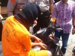 acungkan-pisau-ke-polisi-tersangka-pencuri-motor-ini-tersungkur-kena-timah-panas_20170421_193113.jpg