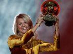 ada-hegerberg-saat-menerima-penghargaan-ballondor-wanita-2018.jpg