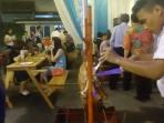 ada-lomba-minum-bir-pada-festival-oktoberfest-di-medan_20151001_235843.jpg
