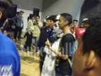 ada-sosok-pocong-yang-menyaksikan-laga-persib-bandung-vs-arema-fc_20170415_192301.jpg