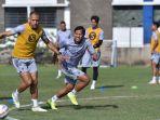 adam-alis-gustavo-franca-persib-bandung-liga-1.jpg