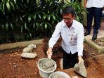 ade-sarip-hidayat-peletakan-batu-gedung-pgri-bogor.jpg