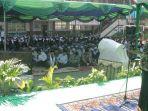 ade-yasin-melakukan-khataman-al-quran-di-smpn-02-cibinong.jpg