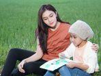 adegan-film-kartu-pos-wini1111.jpg