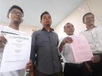 adik-terdakwa-ardi-pratama-tio-budi-satrio.jpg