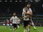 adnan-januzaj-luke-shaw-juan-mata_20150815_023436.jpg