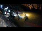 adul-bisa-5-bahasa-hingga-bantu-timnya-saat-terjebak-di-gua_20180714_191917.jpg