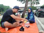 adwin-37-pemudik-asal-bekasi-tengah-beristirahat-bersama-keluarganya.jpg