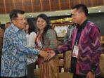ady-indra-saat-mendapat-salam-dari-wakil-presiden-jusuf-kalla_20151123_152609.jpg