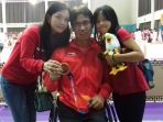 adyos-astan-bersama-dengan-sang-istri-dewi-dan-anak-ketiganya_20181008_181420.jpg