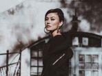 agnez-mo-masuk-dalam-nominasi-iheartradio-music-awards-2019-bersaing-dengan-musisi-terkenal-lainnya.jpg