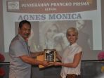 agnez-mo-menjadi-brand-ambassador-pt-pos-indonesia_20170926_005227.jpg