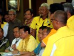 agung-laksono-dukung-tim-transisi-selesaikan-kisruh-golkar_20160122_221219.jpg