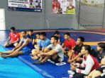 agus-pebrianto-salah-satu-ketua-pp-pgsi-2018-2022-bersama-para-pegulat-pelatnas-di-istc_20180319_184433.jpg